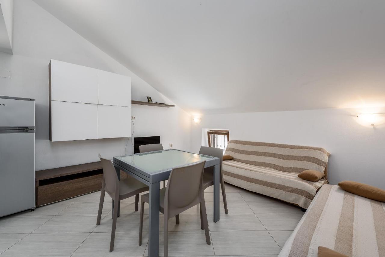 אומאג Apartments Dante מראה חיצוני תמונה