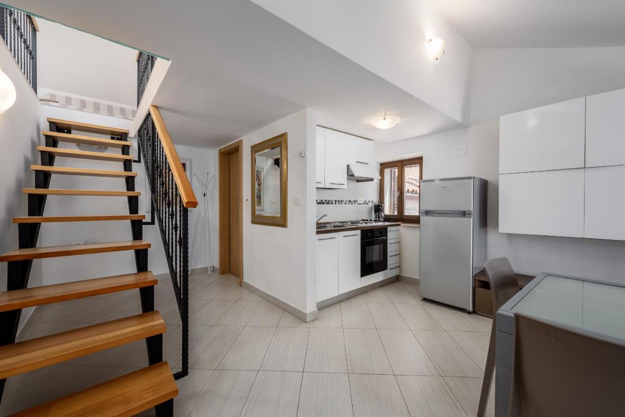 אומאג Apartments Dante מראה חיצוני תמונה