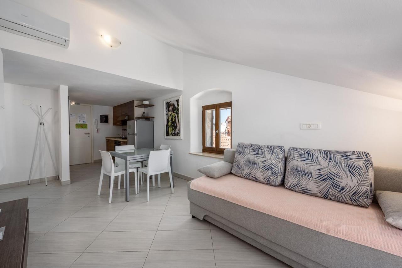 אומאג Apartments Dante מראה חיצוני תמונה