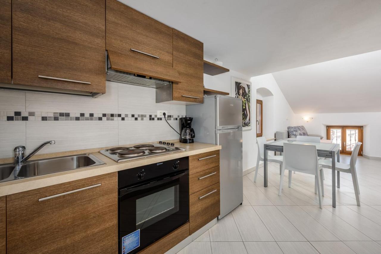אומאג Apartments Dante מראה חיצוני תמונה